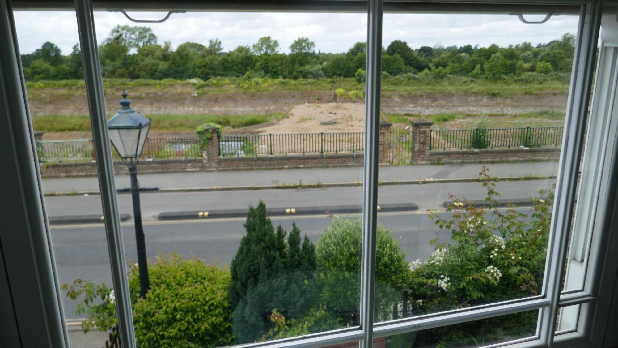 فندق Fox & Hounds Pub Long Ditton المظهر الخارجي الصورة